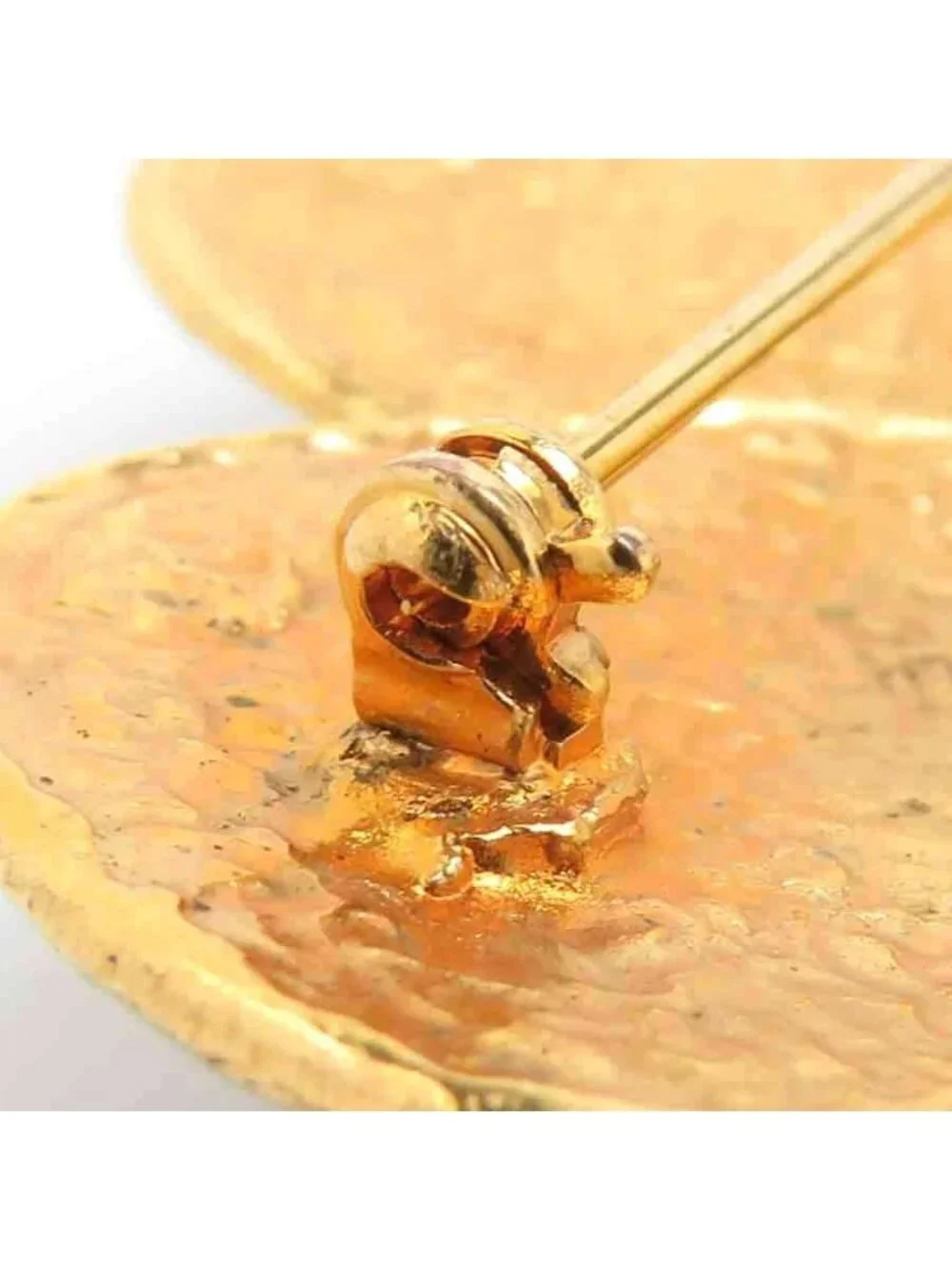 Chanel Brooch Gold